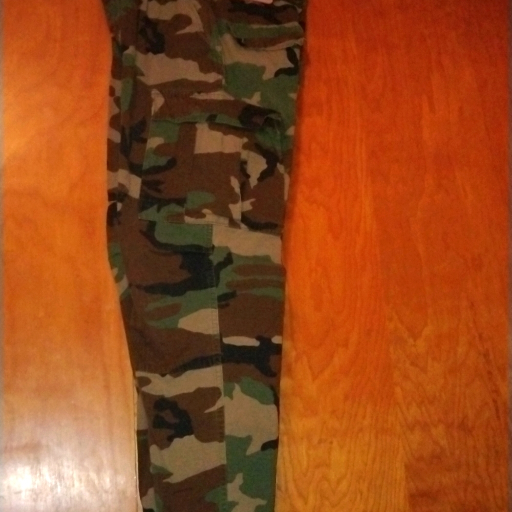 Mens camo fatigues size small short
